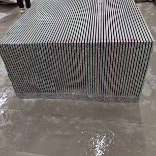 郴州芝麻白毛板荒料切割