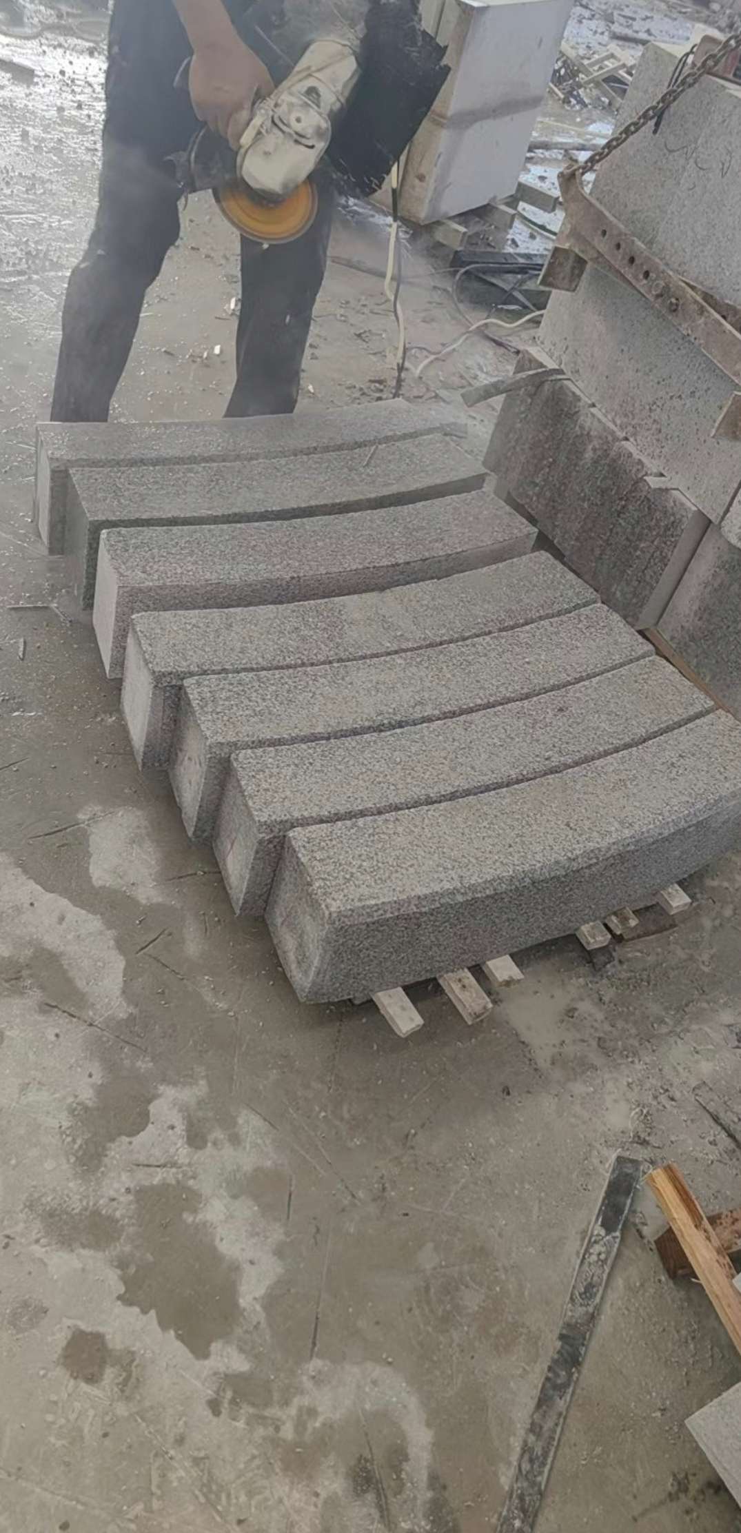 郴州芝麻白弧形路牙石
