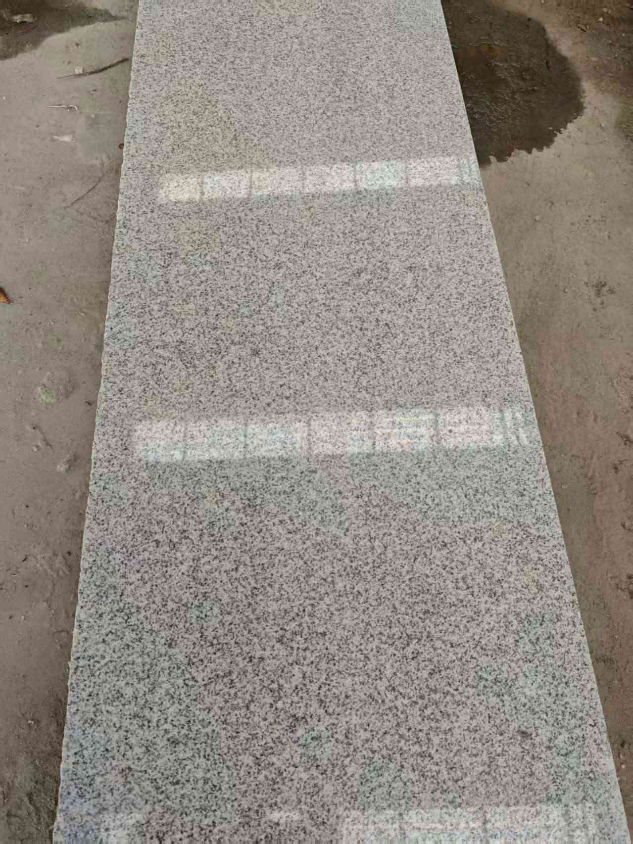 郴州芝麻白光面毛板